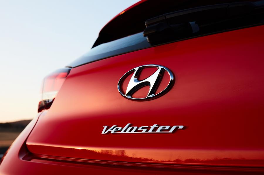 Логотип Hyundai Veloster 2.0 L 2019 года  (AU) (фото 2 из 28)